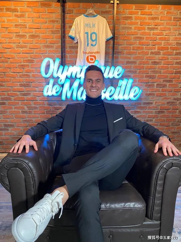 包含转会期法甲传出新动向，广州队防线松动，管理层表态：更衣室稳定，控场能力受关注的词条